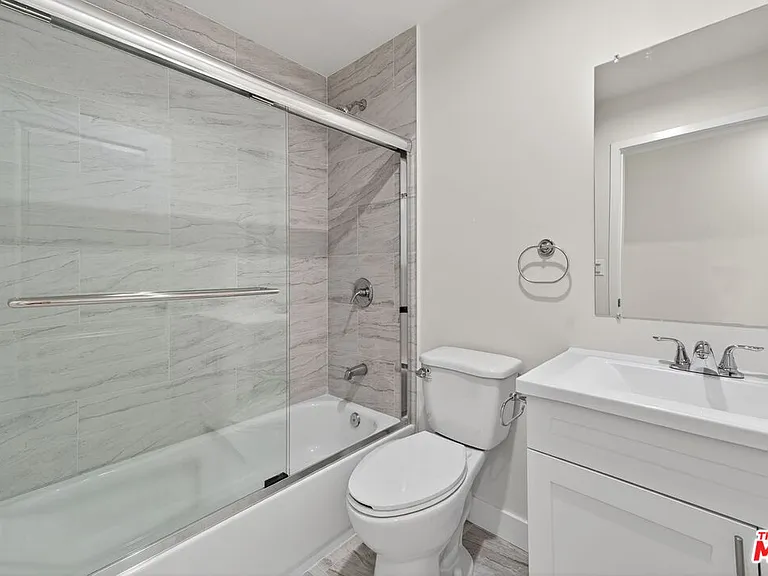 3436 Hunter St — Photo 32