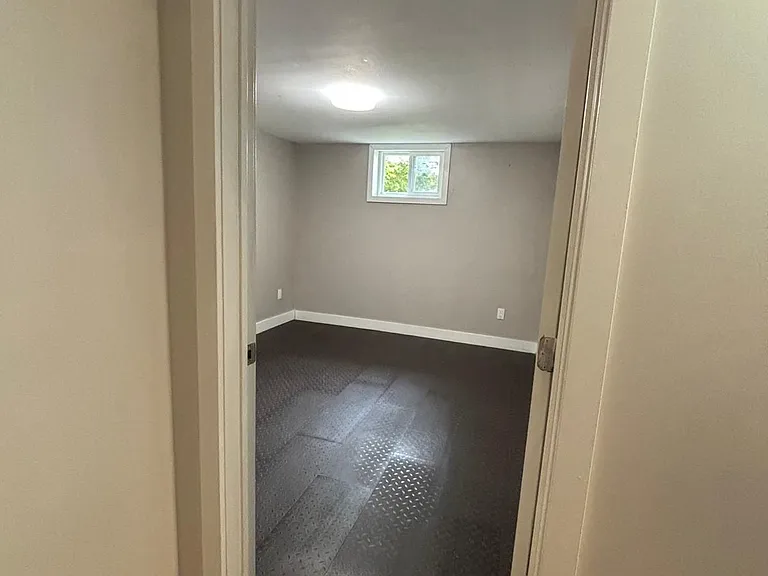 73 Farmbrook Rd #BASEMENT — Photo 25