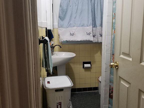 5th image of 231 Ege Ave