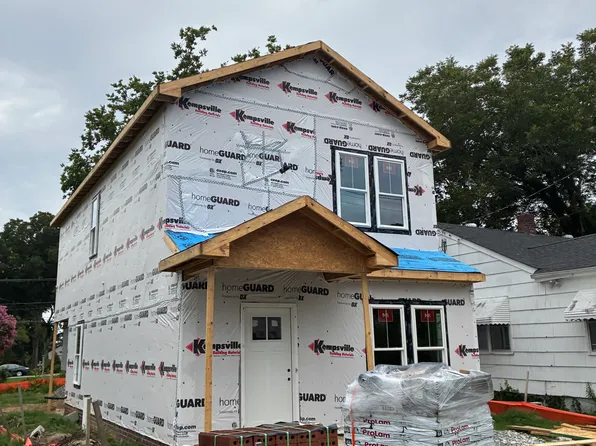 220 Clay St, Smithfield, VA 23430