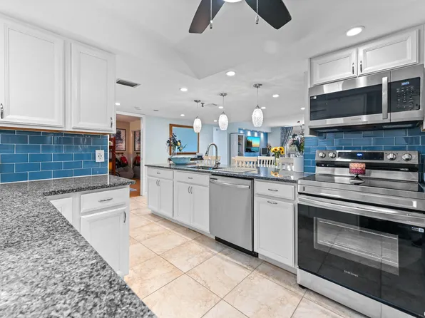 198 NW 67th Street #207, Boca Raton, FL 33487