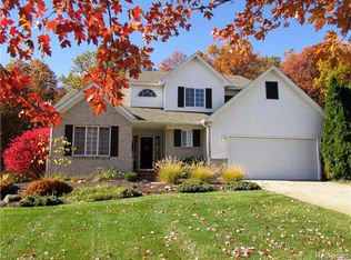 579 Sunrise Dr, Clarkston, MI