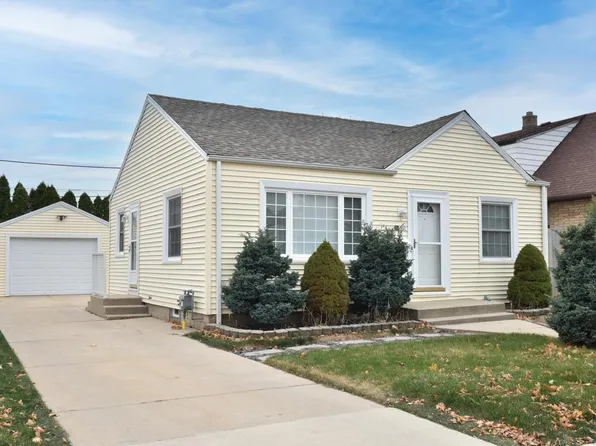 907 West Eden PLACE, Milwaukee, WI 53221