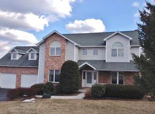 814 Pinewood Dr, Pottsville, PA 17901