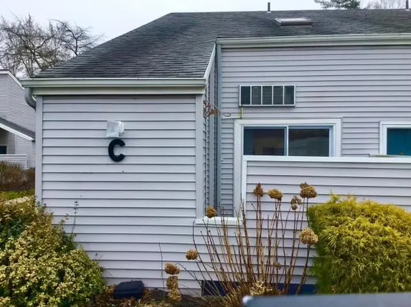 1611 Cedarwood Dr APT C, Westlake, OH 44145