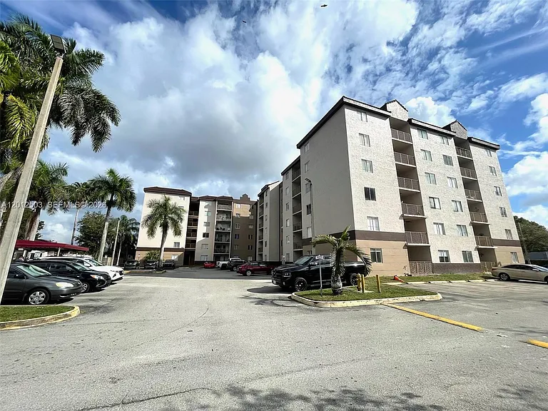 15201 SW 80th St #205 — Photo 22