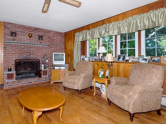 3rd image of 36 Crescent Dr