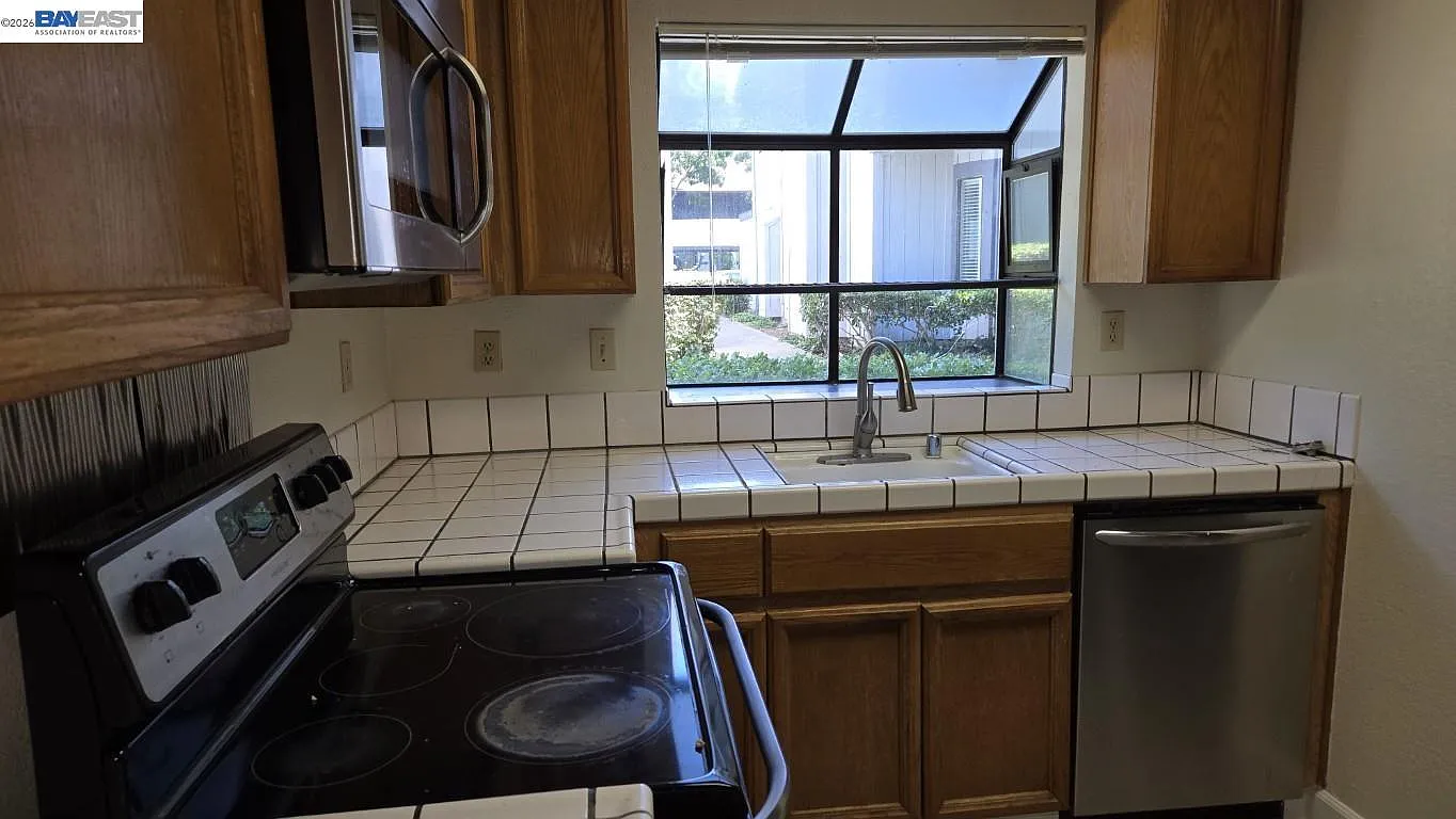 2 bed, 1166 sqft, $2,950 — Photo 3