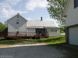 1322 N Osborn Ave, White Cloud, MI 49349