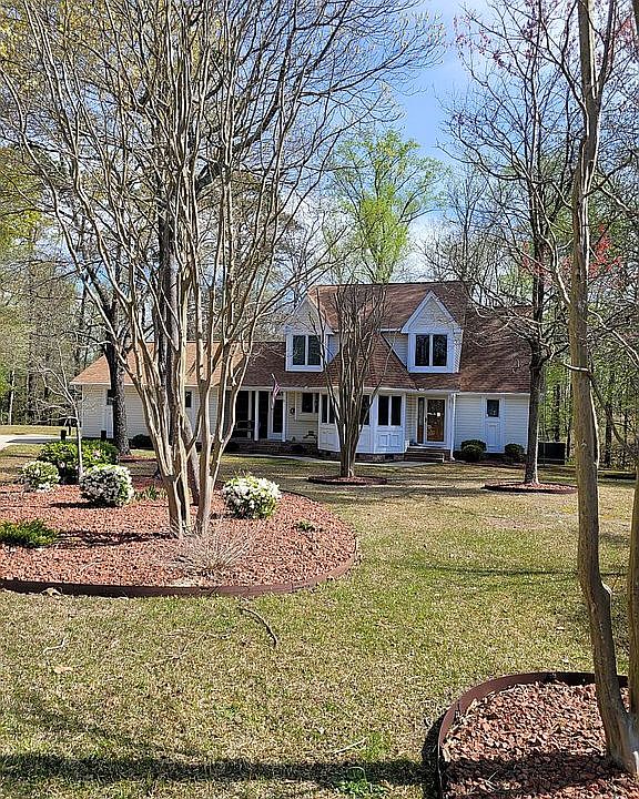 Quiet culdesac with perks