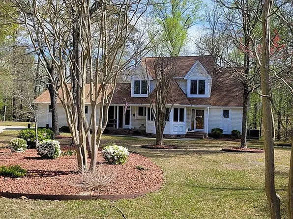 2525 Jay Cir, Greenville, NC 27858