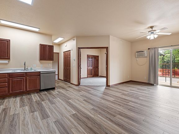 3rd image of 1632 Evergreen Dr