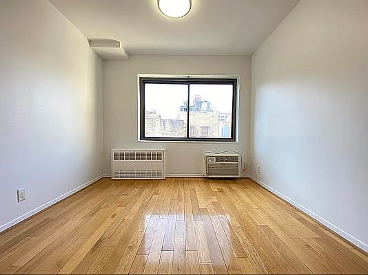 2nd image of 85 8th Ave #D5