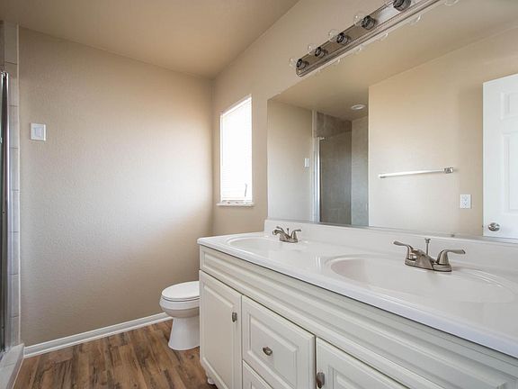 MasterBathroom_Hi-Res-10033090