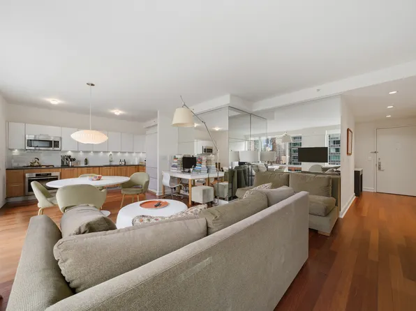 100 Riverside Boulevard image 7 of 11