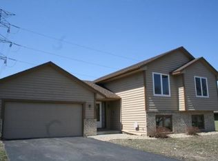 9625 Rosewood Ln N, Maple Grove, MN 55369
