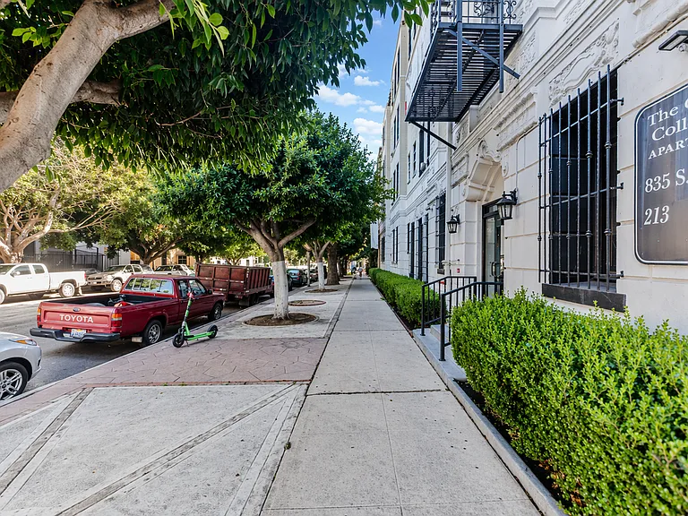 Oxford Collection Apartments — Photo 5