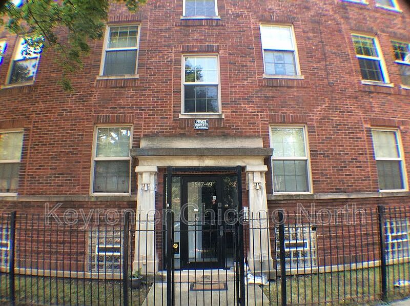 1st image of 3549 W Ainslie St #1R