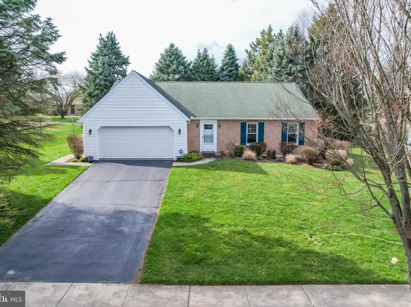 42 Buckingham Dr, Wyomissing, PA 19610