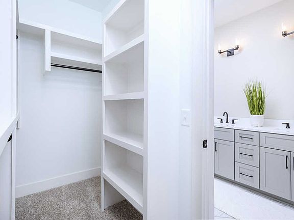 5th image of 2079 Oakwood Ave Unit 15