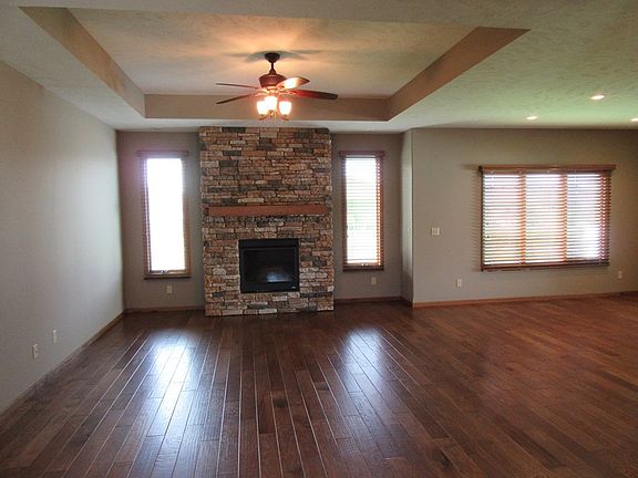 5th image of 616 Sandalwood Dr
