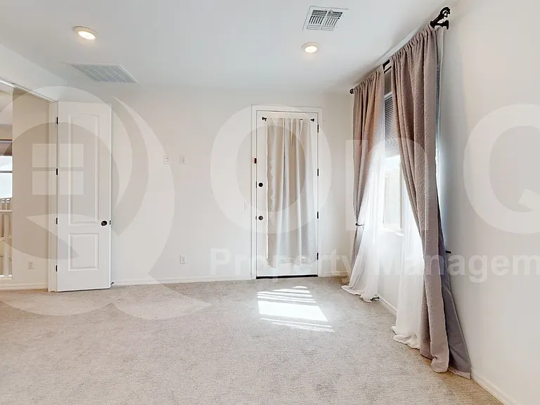 4602 S Flare — Photo 9