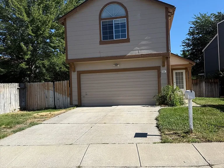 1208 Gilly Ln — Photo 2