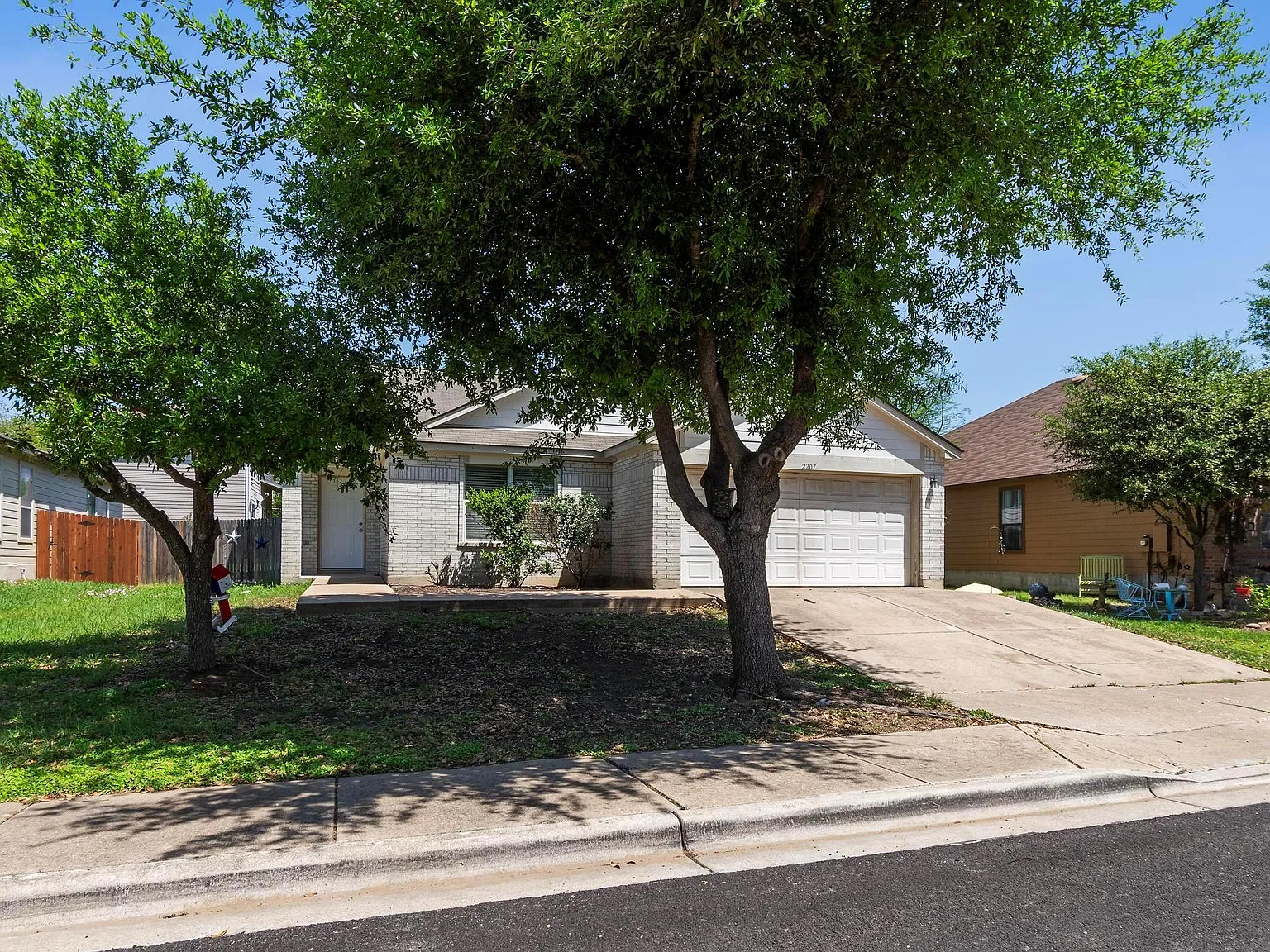 3 bed, 2.0 bath, 1648 sqft, $1,925 — Photo 3