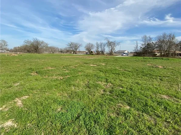 126 Clater Powell Rd, Waco, TX 76705