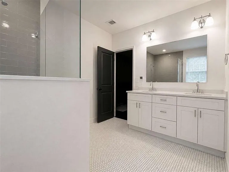 906 Westmont Rd SW — Photo 20