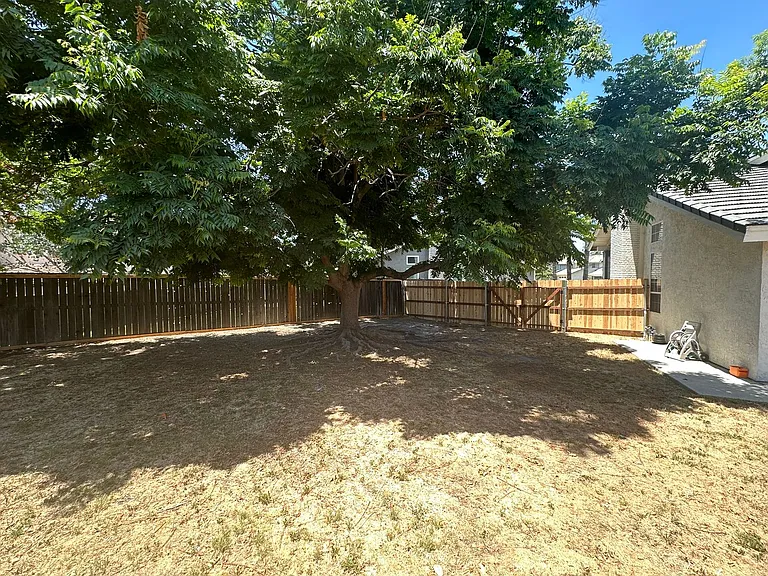 7049 Arlington Pl — Photo 10