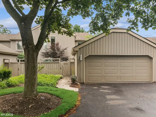 224 Bluff Ct, Lake Barrington, IL 60010