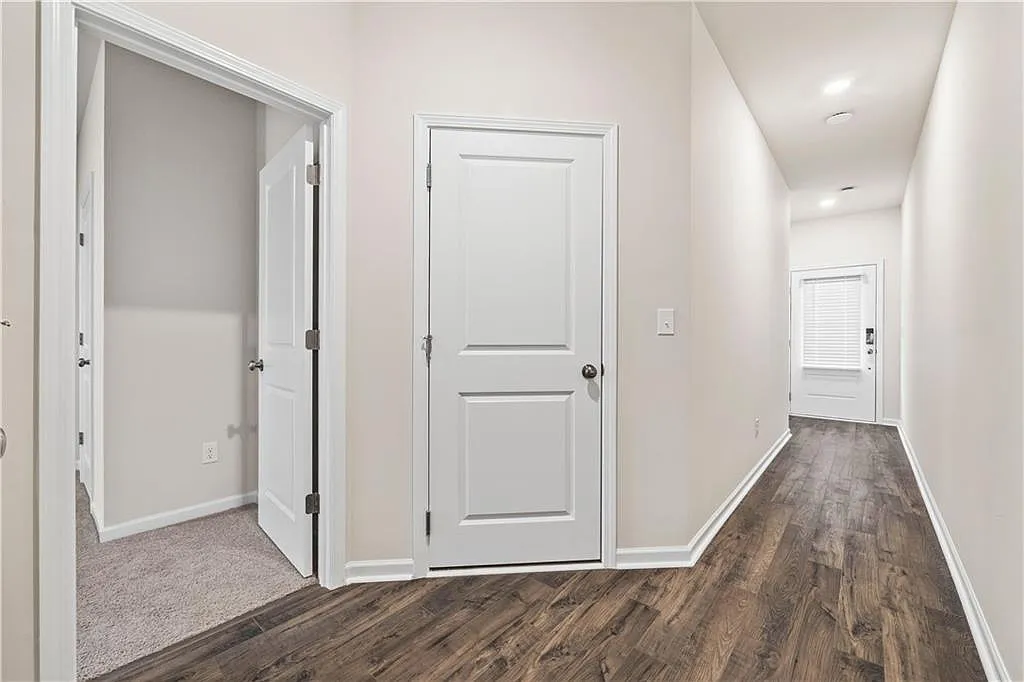 3 bed, 3.5 bath, 2201 sqft, $3,000 — Photo 3