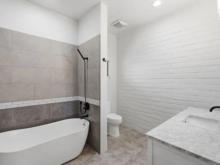3225 E 3rd St — Photo 31