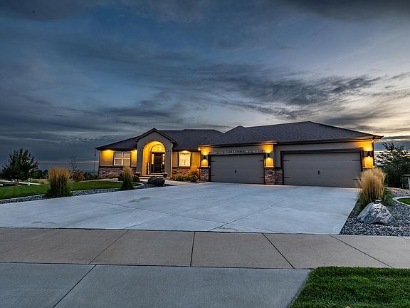 2nd image of 3789 Bridle Ridge Cir