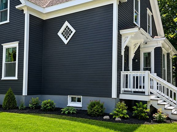 3rd image of 81 Oak St
