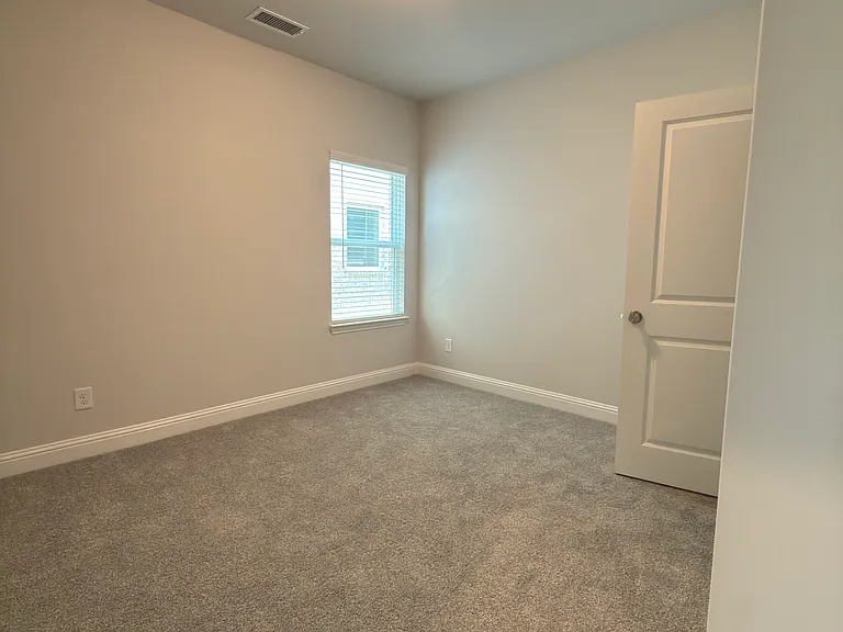 1232 Redcoat Dr — Photo 5
