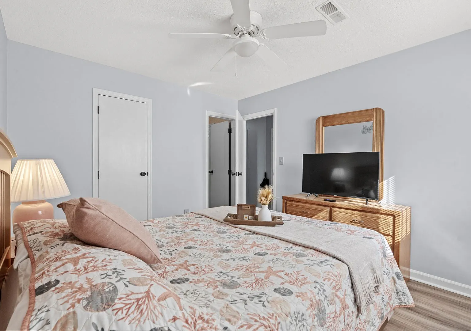 Easy Ground-Floor Coastal LivingFurnished 2BR/2BA with Resort Amenities — Photo 2