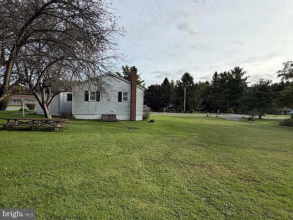 5th image of 590 E Sycamore Rd