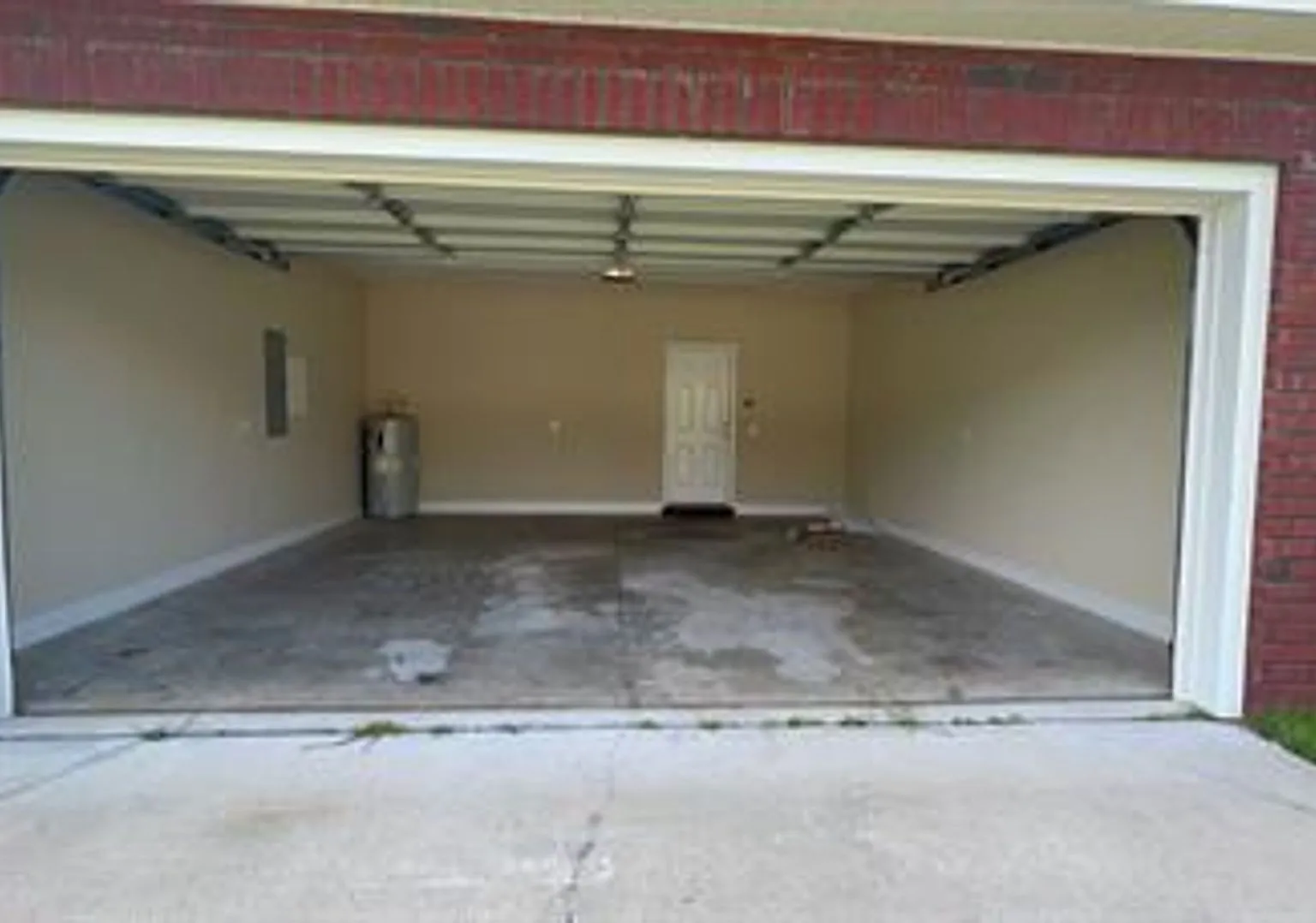 Beautiful home in a very quiet neighborhood! — Photo 3