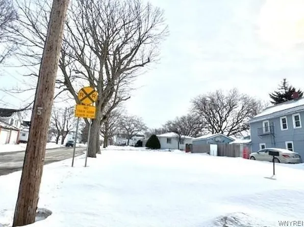 49 E Courtney St #13, Dunkirk, NY 14048