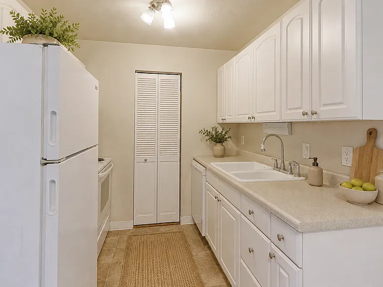 1400 Golden Cir #311 — Photo 4
