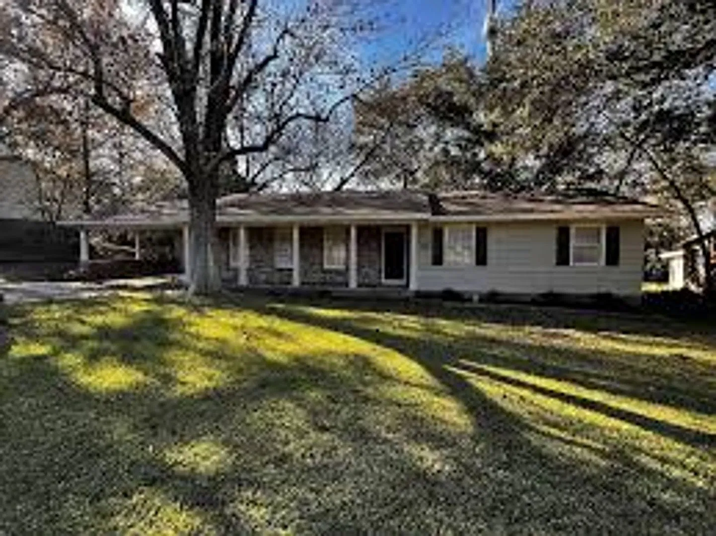 229 Maywood Circle Jackson, MS 39211 — Photo 1