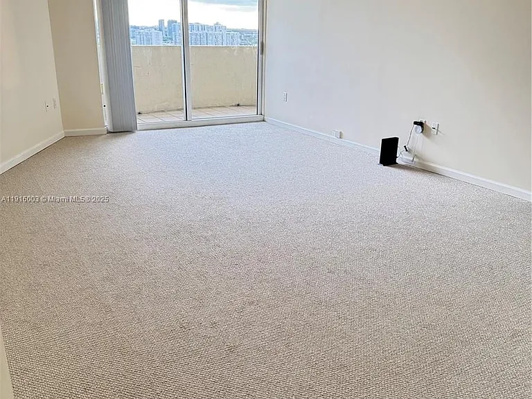 19501 W Country Club Dr #Penthouse 06 — Photo 8