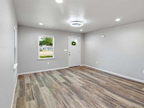 4th image of 220 W Seneca St