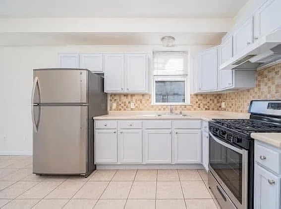 2 bed, 1.0 bath, $2,350 — Photo 4