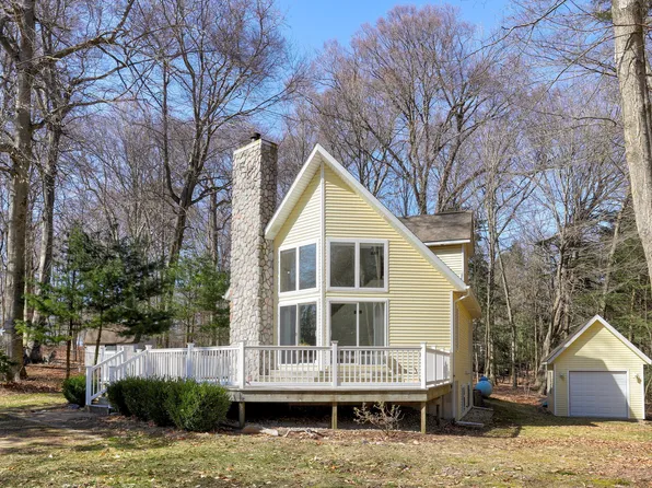 7147 Maple Ave, South Haven, MI 49090