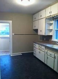 2nd image of 829 Lawndale Ave