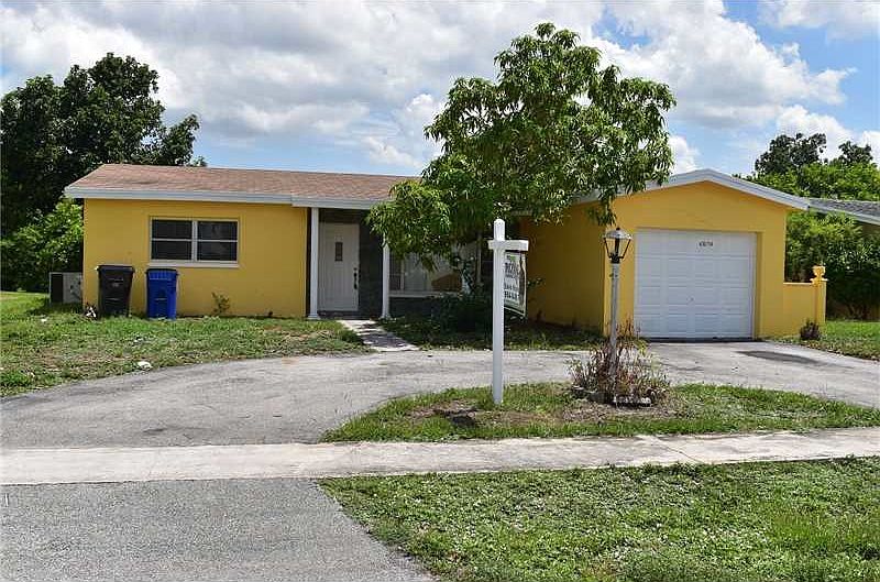 1st image of 4574 NW 39th St