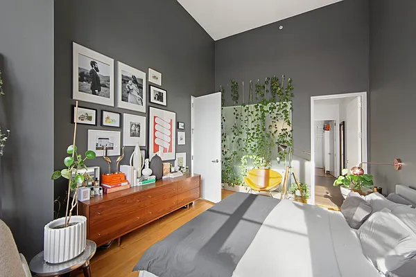 Sold by Compass | media 25